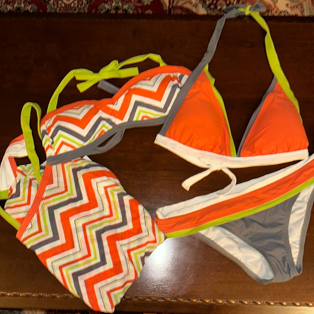NWT swimsuit set 1 bottom, 2 tops, 1 coverup.